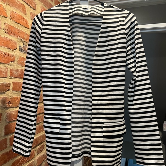 Blazer - Picture 2 of 2